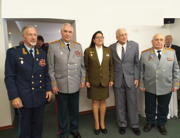 генерал-майор ветеринарной службы В.П. Ветров. генерал  М.М. Макарук. полковник Моника Милиан Гомес, генерал армии и коллега