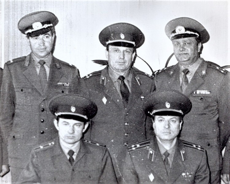 начальник ВВО МО СССР полковник В.П. Ветров  с Болгарскими товарищами по службе. 