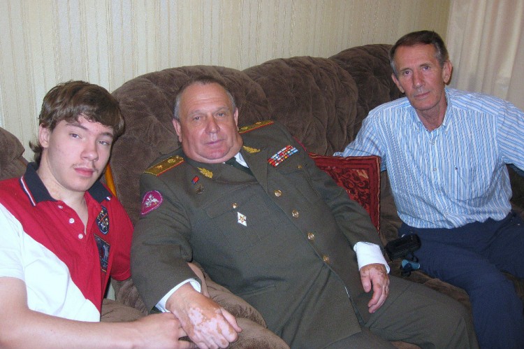 генерал-майор Виталий Ветров. Евгений  Францкевич с сыном