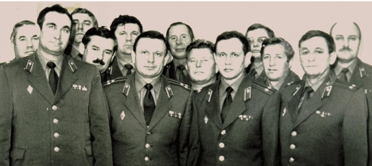 полковник ветеринарной службы Виталий Ветров с коллегами - Выпускниками Военной кафедры АЗВИ