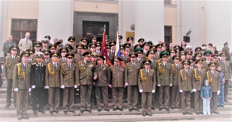 генерал-майор ветеринарной службы В.П. Ветров  с коллегами на выпуске офицеров ВВИ