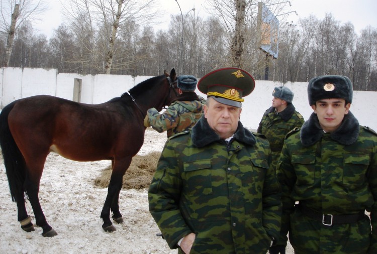 генерал-майор ветеринарной службы В.П.Ветров с курсантами ВВИ