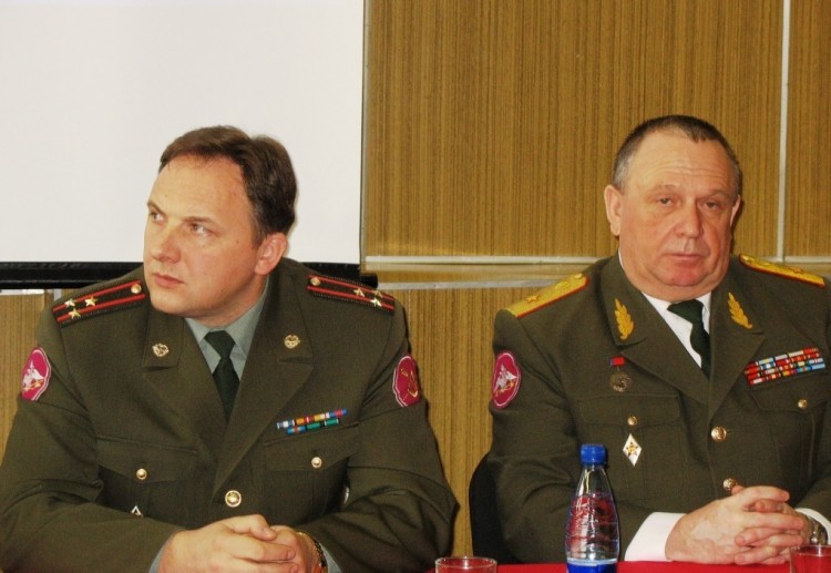 генерал-майор ветеринарной службы В.П.Ветров. полковник Ю.Г.Боев.
