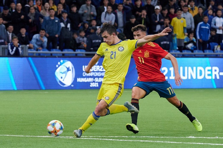 Сборная Казахстана играет против сборной Испании
