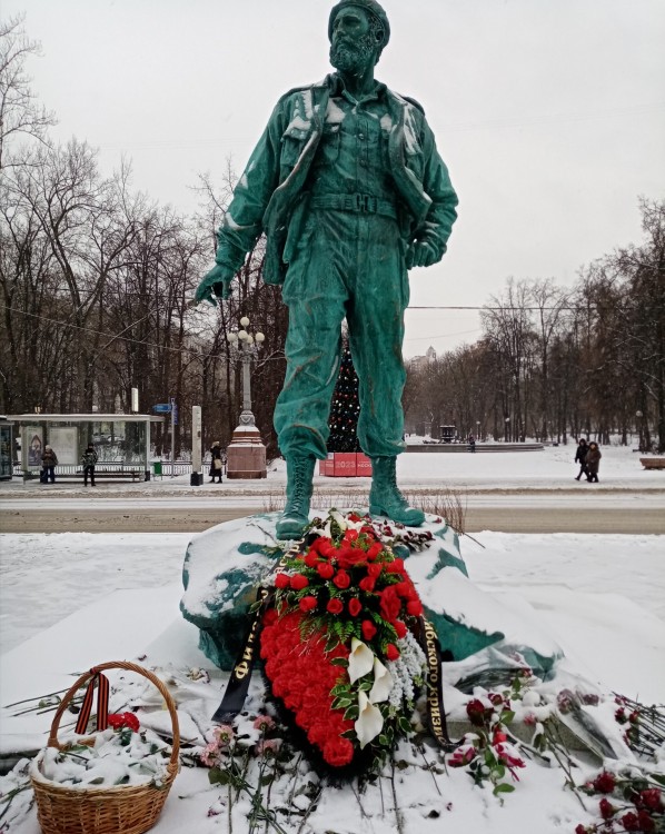 Памятник Фиделю Кастро в Москве