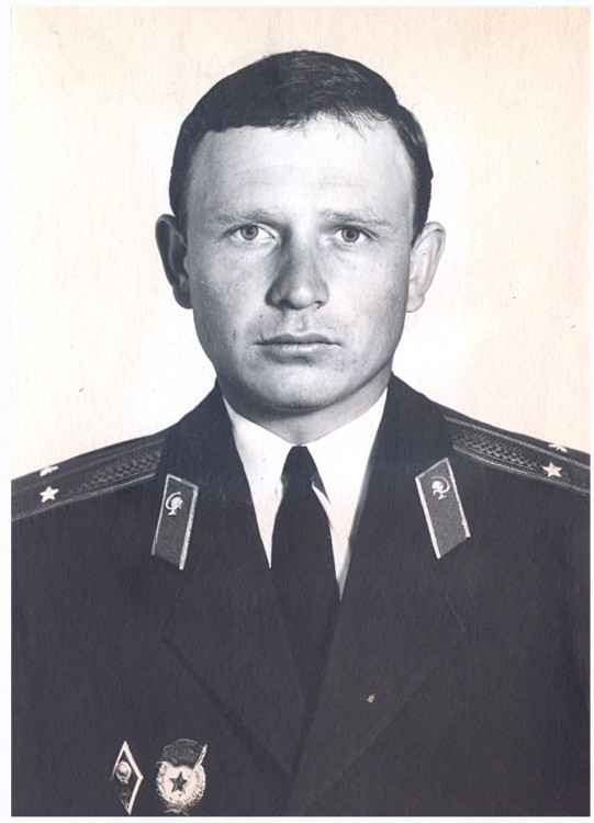 лейтенант ветеринарной службы Ветров Виталий. выпускник АЗВИ.1972 год